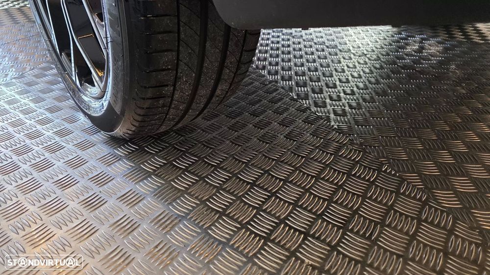 BMW X1 16 d sDrive Auto Line Sport - 32