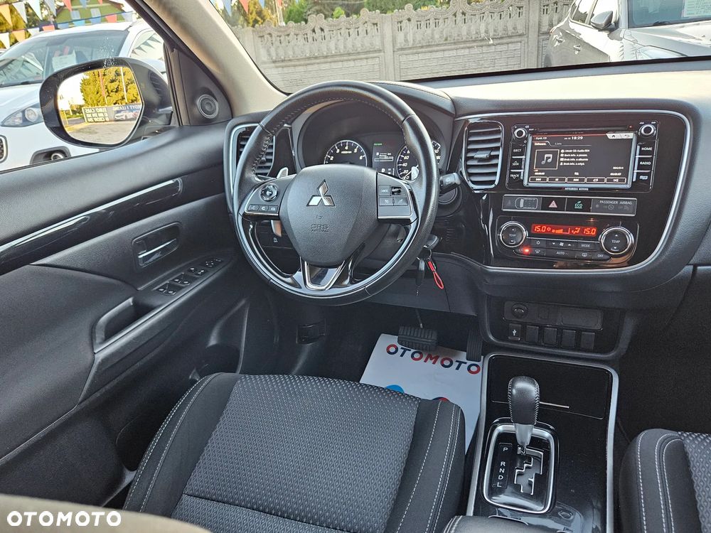 Mitsubishi Outlander 2.0 Instyle Navi CVT - 24