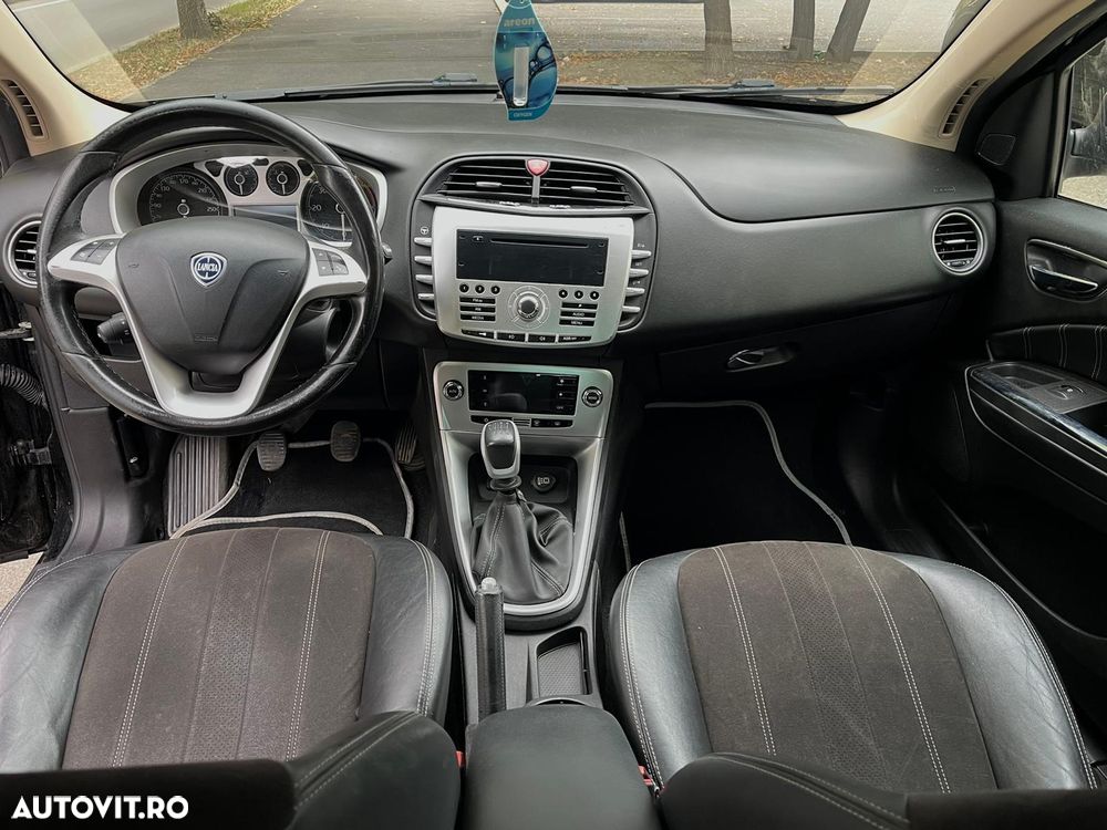 Lancia Delta 1.9 MultiJet Oro - 10