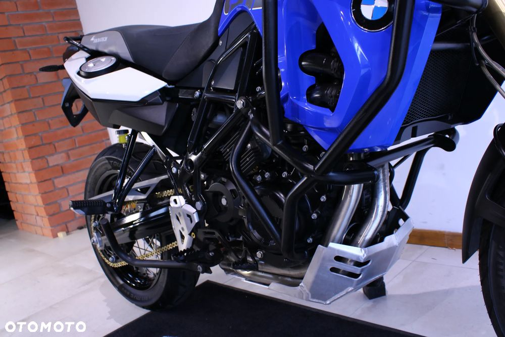 BMW F - 19