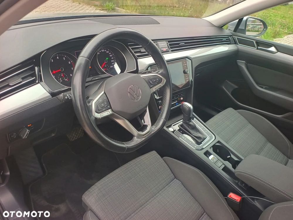 Volkswagen Passat - 16