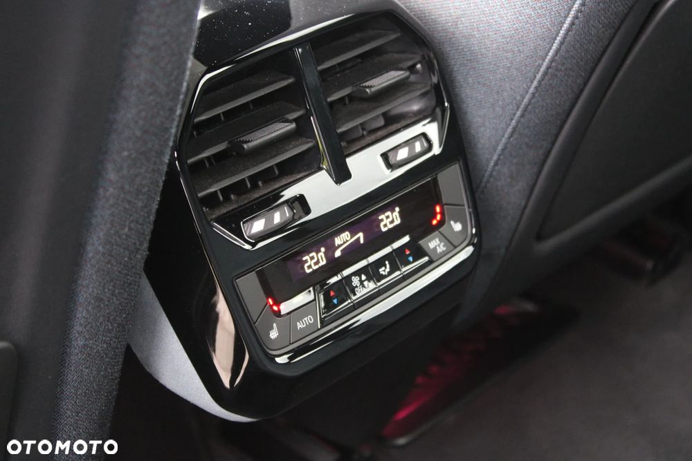 BMW iX xDrive40 76.6kWh - 18