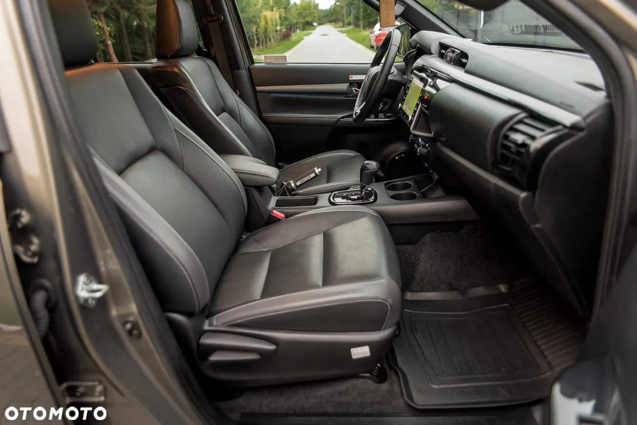 Toyota Hilux 2.8 D-4D Double Cab Invincible Sport 4x4 - 35