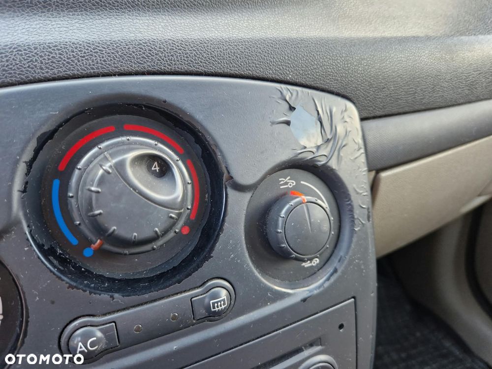 Renault Clio 1.2 16V 75 Dynamique - 11