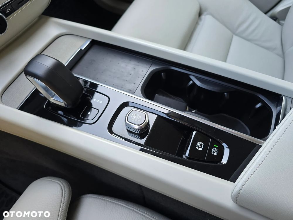 Volvo XC 60 B4 D AWD Plus Bright - 15