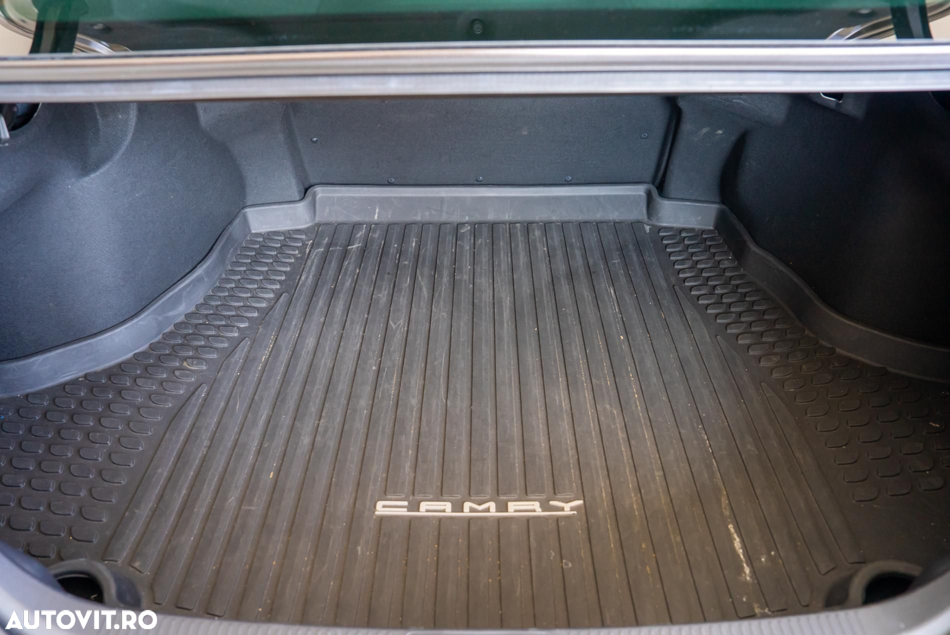 Toyota Camry 2.5 Hybrid Exclusive - 24