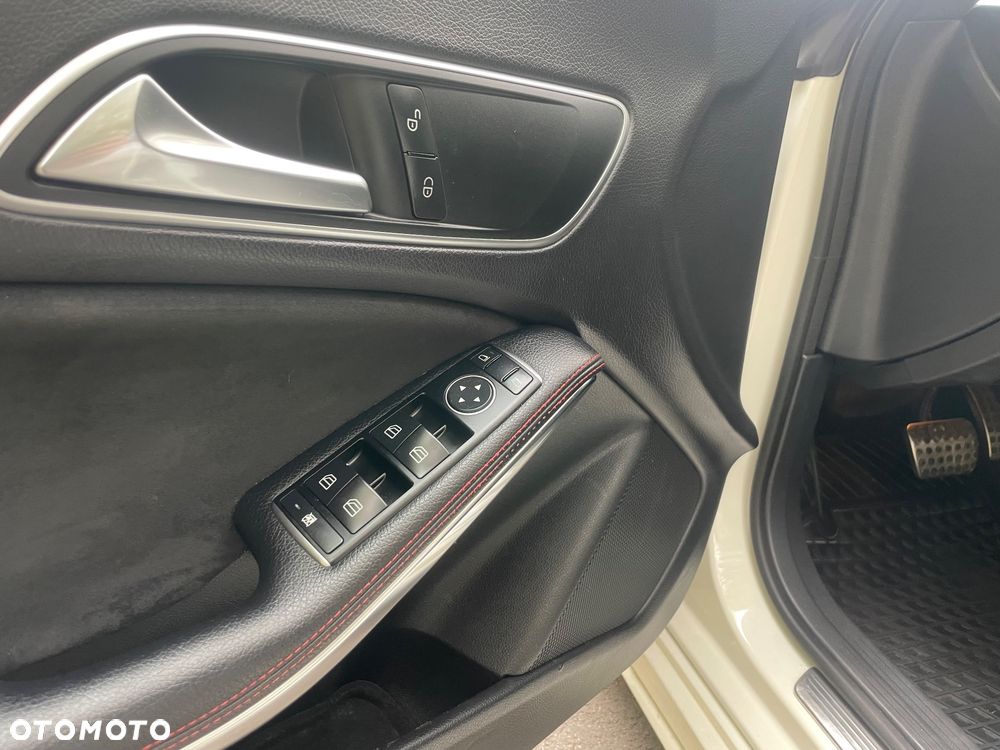 Mercedes-Benz CLA 180 7G-DCT AMG Line - 16
