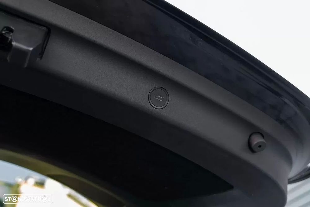 Tesla Model Y Long Range Dual Motor AWD - 26