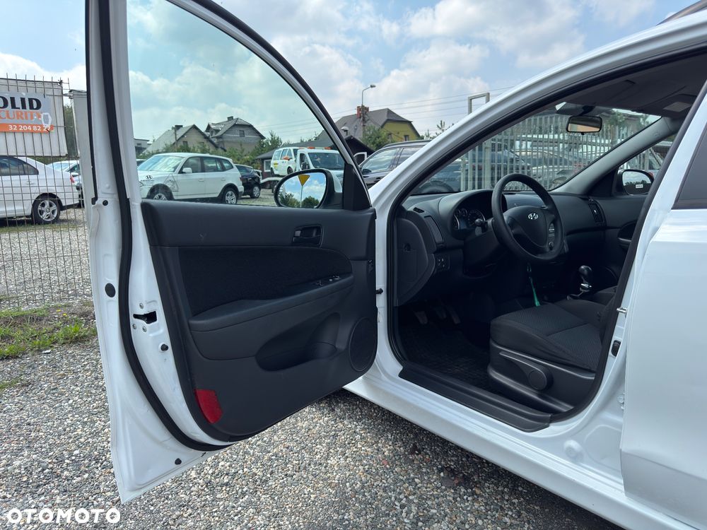 Hyundai i30 i30cw 1.6 CRDi blue Classic - 16