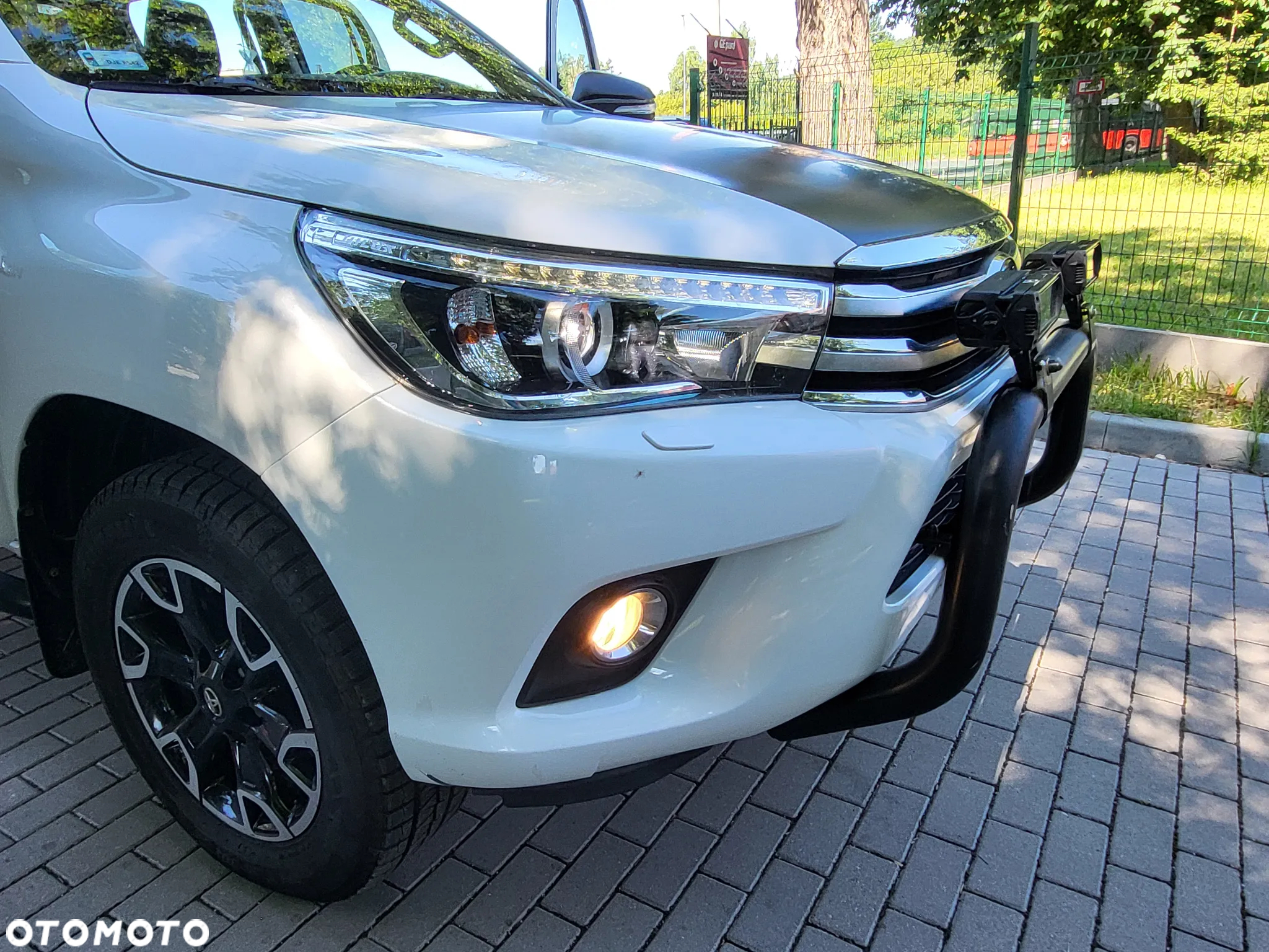 Toyota Hilux 2.4 D-4D Double Cab SR 4x4 - 5