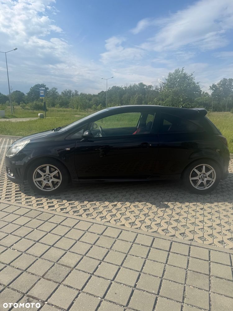 Opel Corsa 1.6T GSI - 12