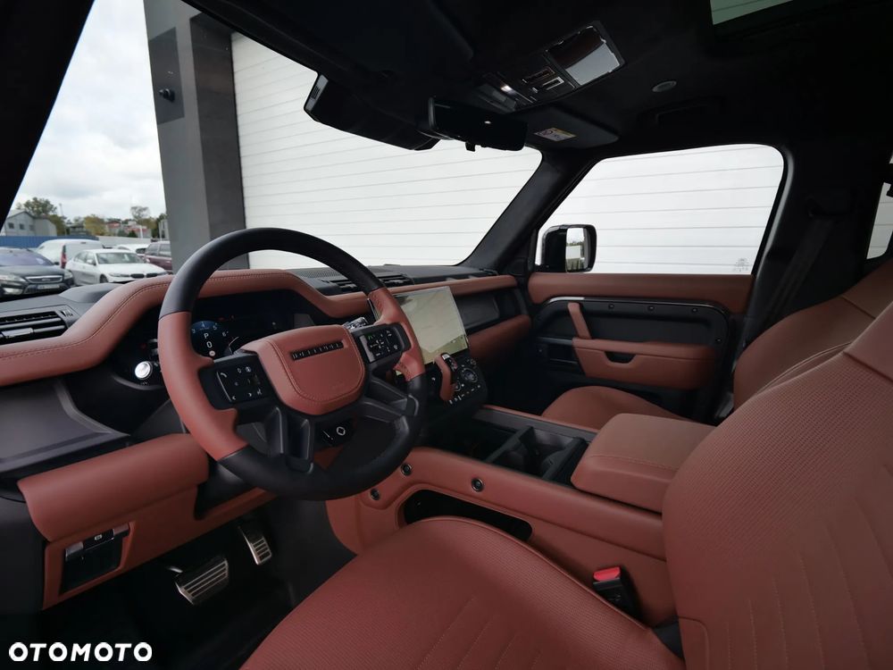 Land Rover Defender - 29