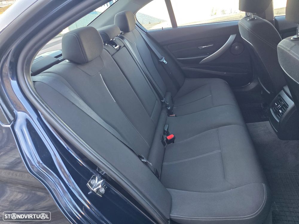 BMW 335 i Aut. Sport Line - 18