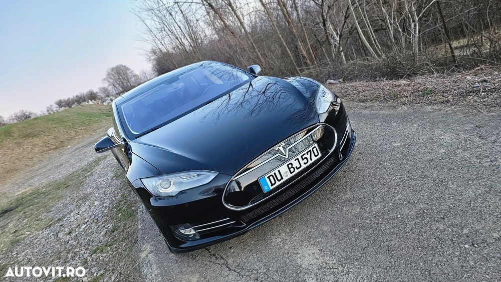 Tesla Model S - 5
