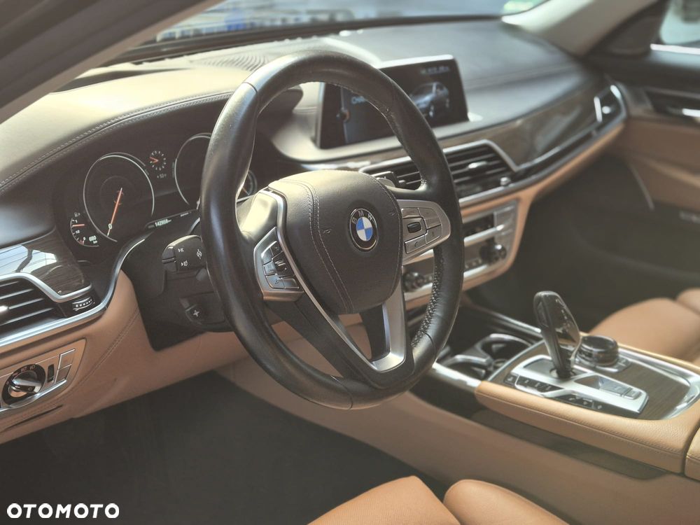 BMW Seria 7 - 35