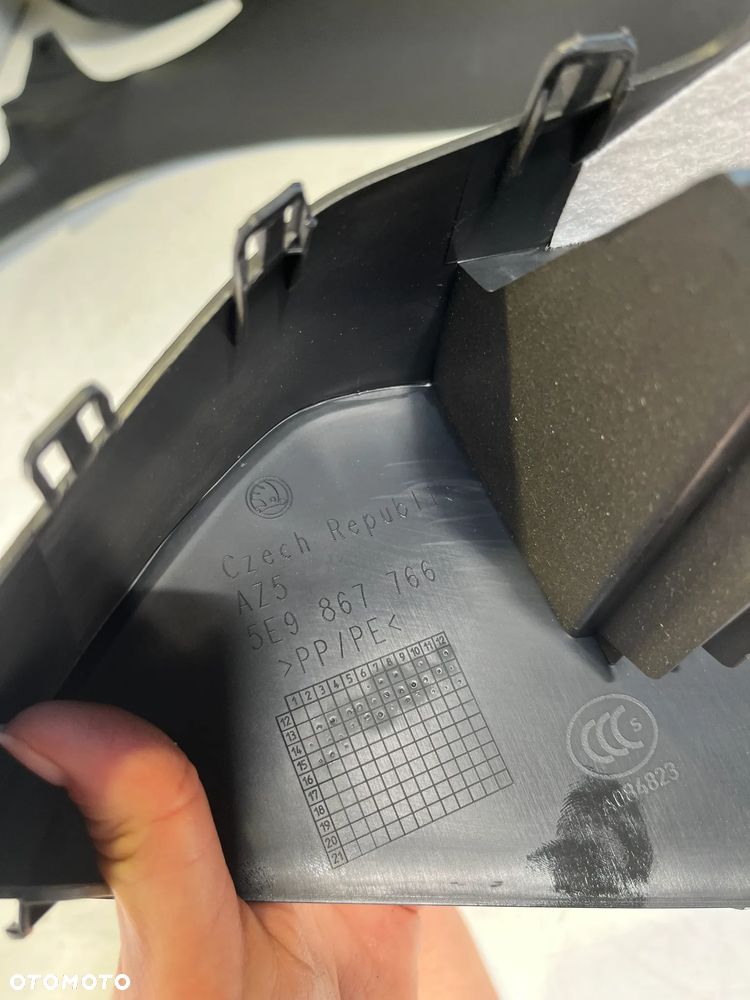 PLASTIKI WYPOSAZENIE Skoda Octavia III osłona bagażnika 5E9863459 - 15