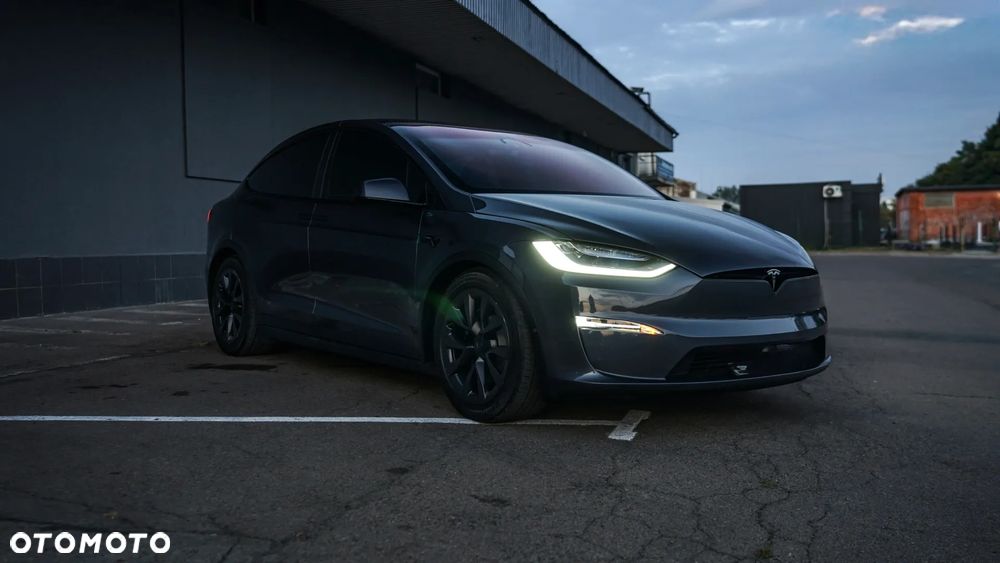 Tesla Model X - 1