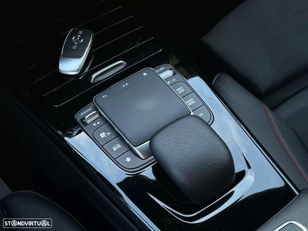 Mercedes-Benz A 250 e AMG Line - 13