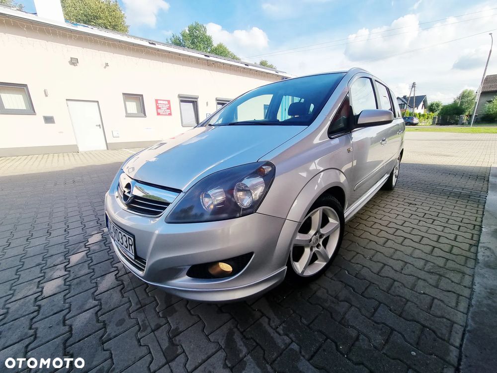 Opel Zafira 1.8 Cosmo - 1