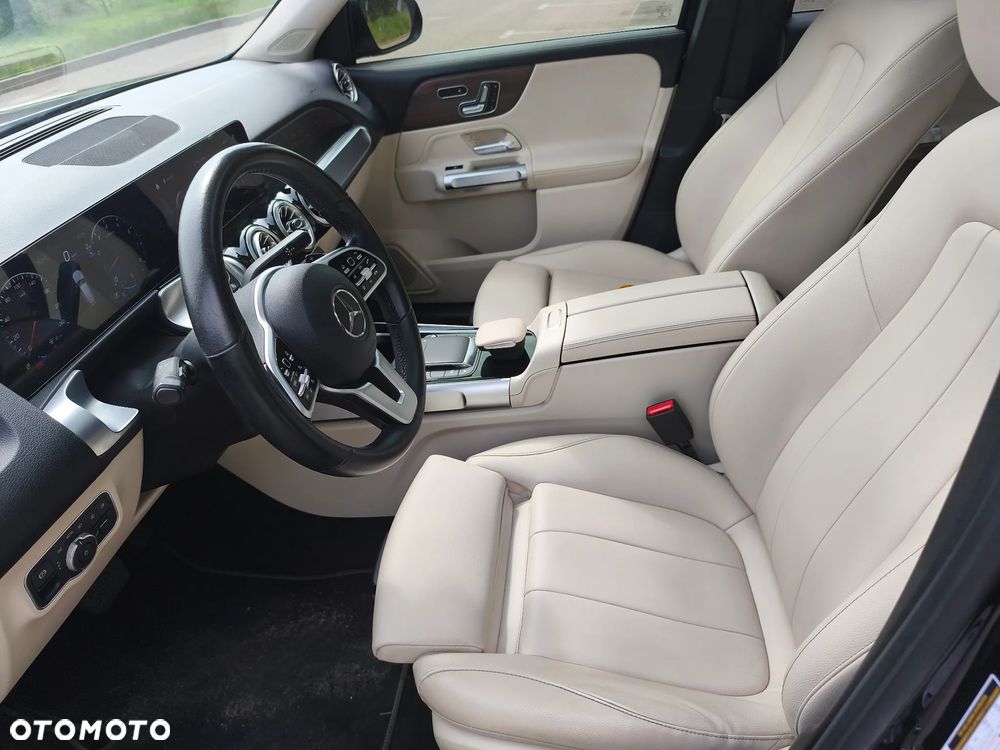 Mercedes-Benz GLB - 12