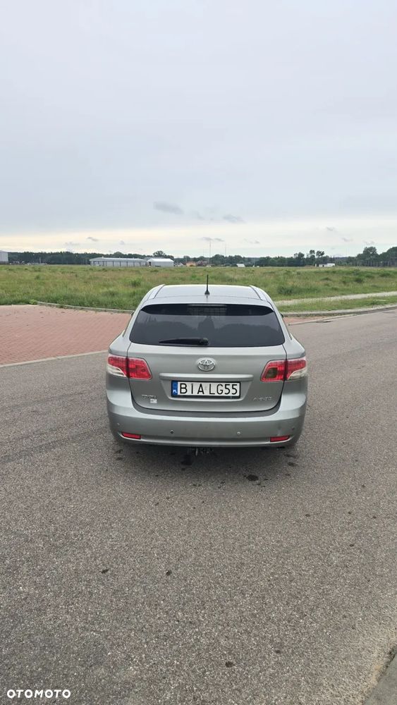 Toyota Avensis - 8