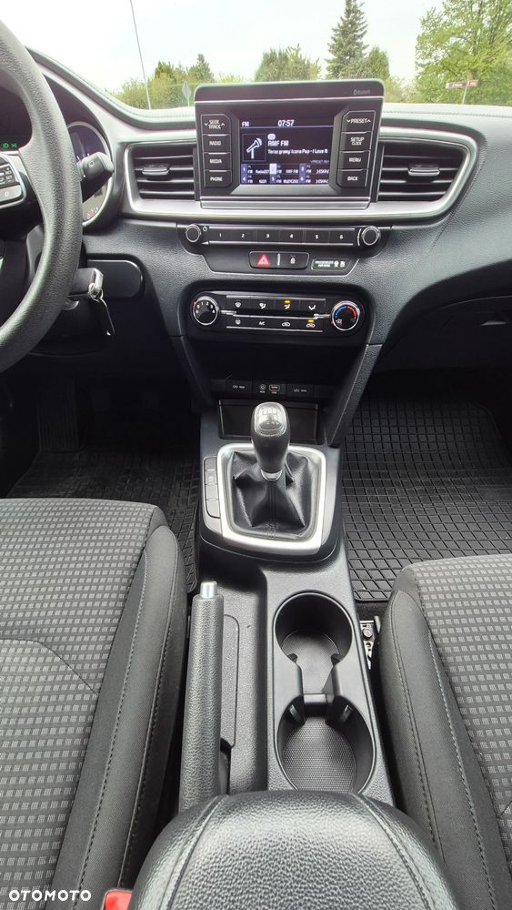Kia Ceed - 31
