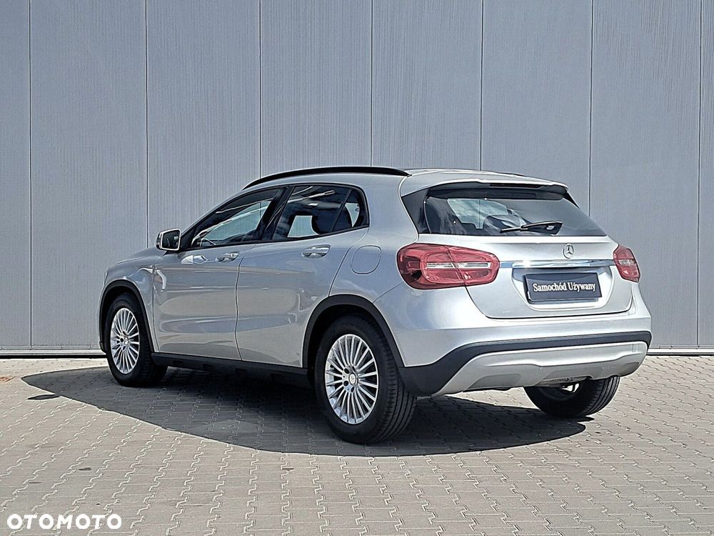 Mercedes-Benz GLA - 9