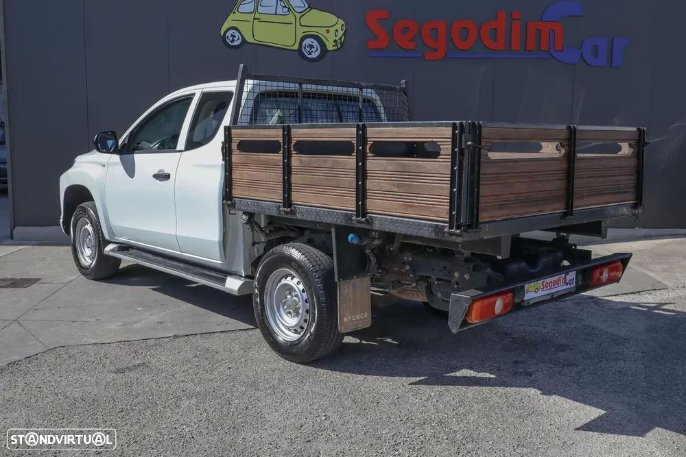 Mitsubishi L200 2.3 DI-D Club Invite Strakar Look 4WD - 4