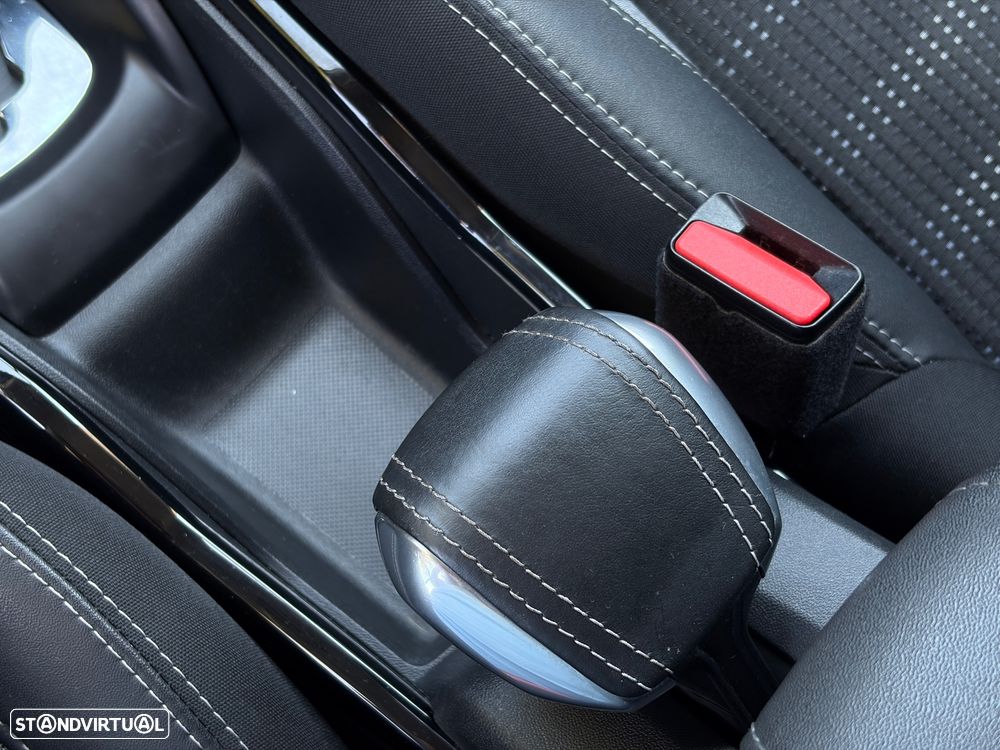 Peugeot 2008 1.2 PureTech Allure EAT6 - 28