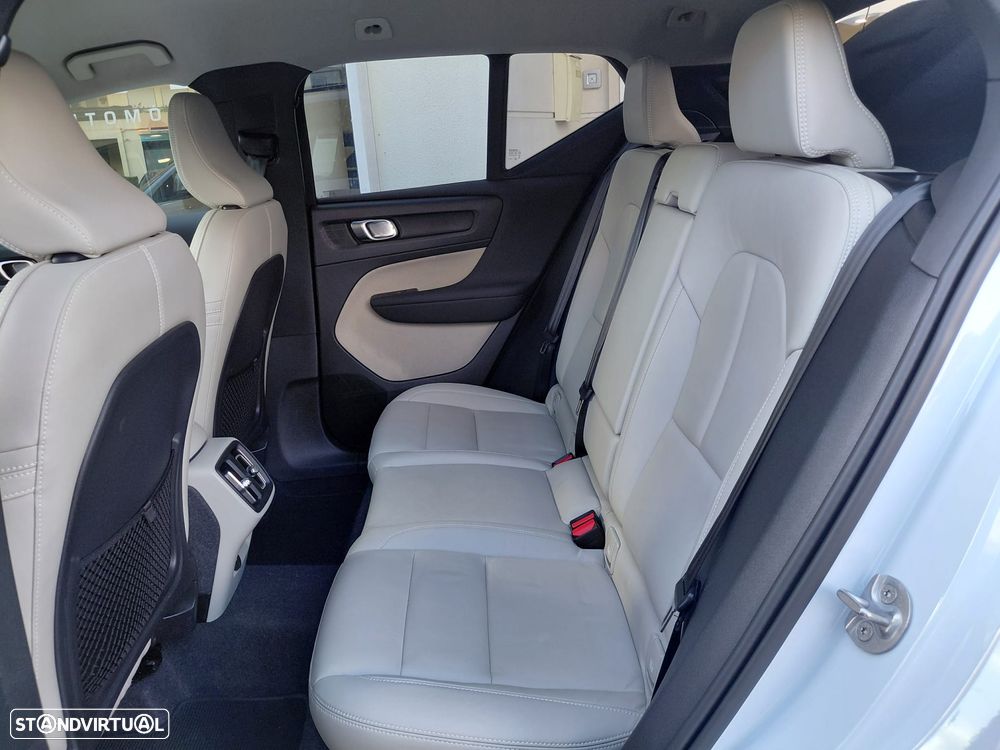 Volvo XC 40 1.5 T2 Plus Dark Auto - 27