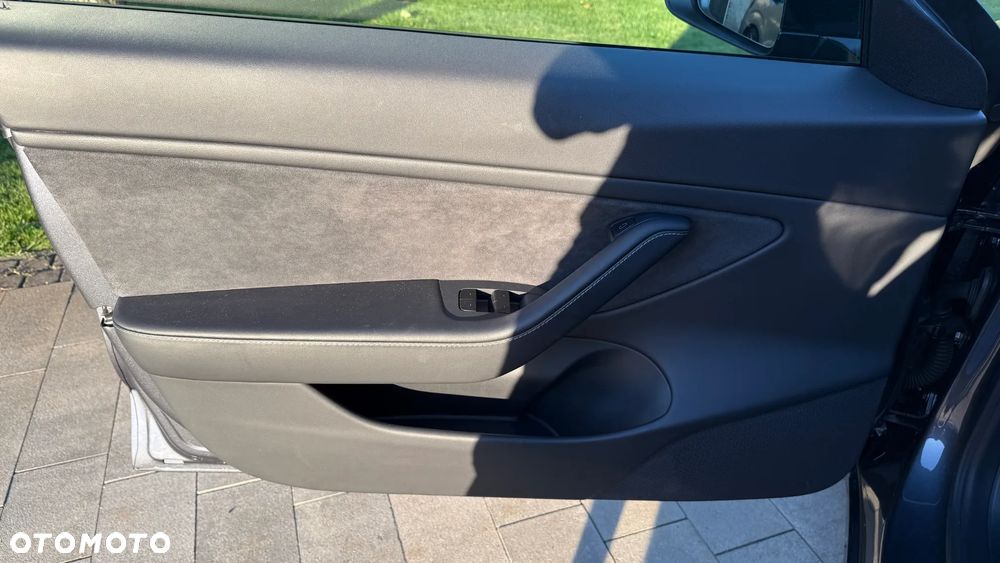 Tesla Model 3 Langstreckenbatterie Allradantrieb Dual Motor - 31