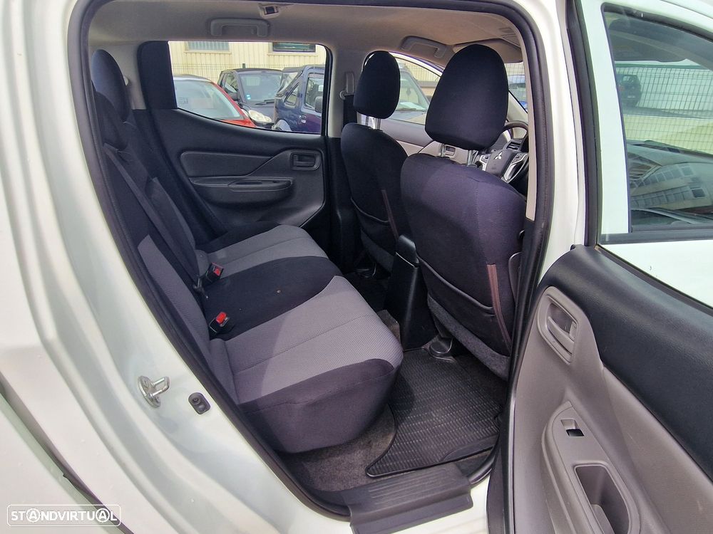 Mitsubishi L200 Pick Up 4x4 S&S Cabine Dupla Select - 9
