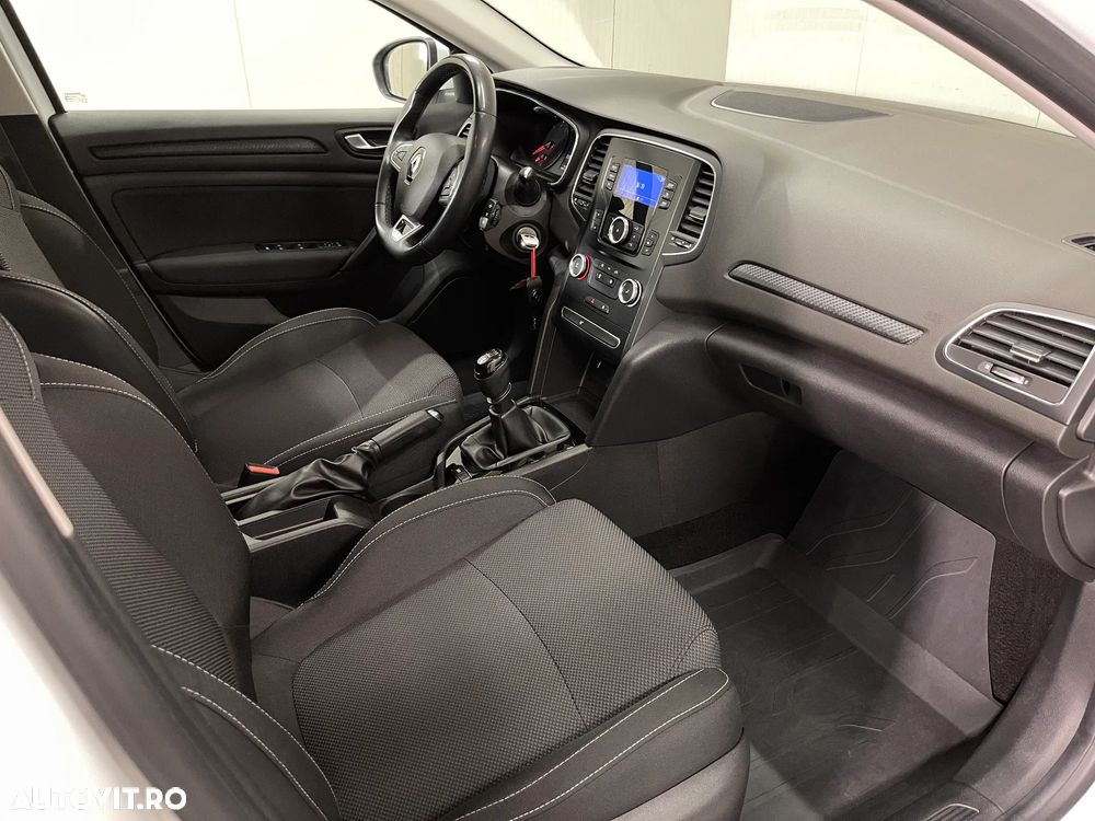 Renault Megane TCe GPF Zen - 11