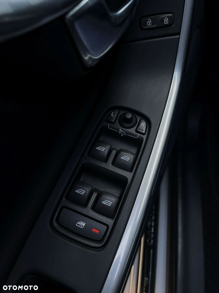 Volvo V60 D4 Geartronic Momentum - 33