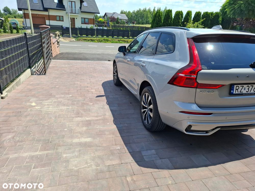 Volvo XC 60 B4 D AWD Plus Dark - 8