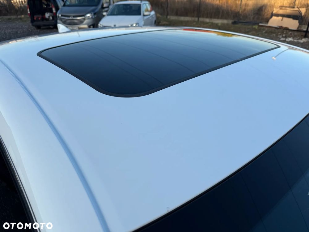 Lexus IS 200t / 300 F Sport - 11