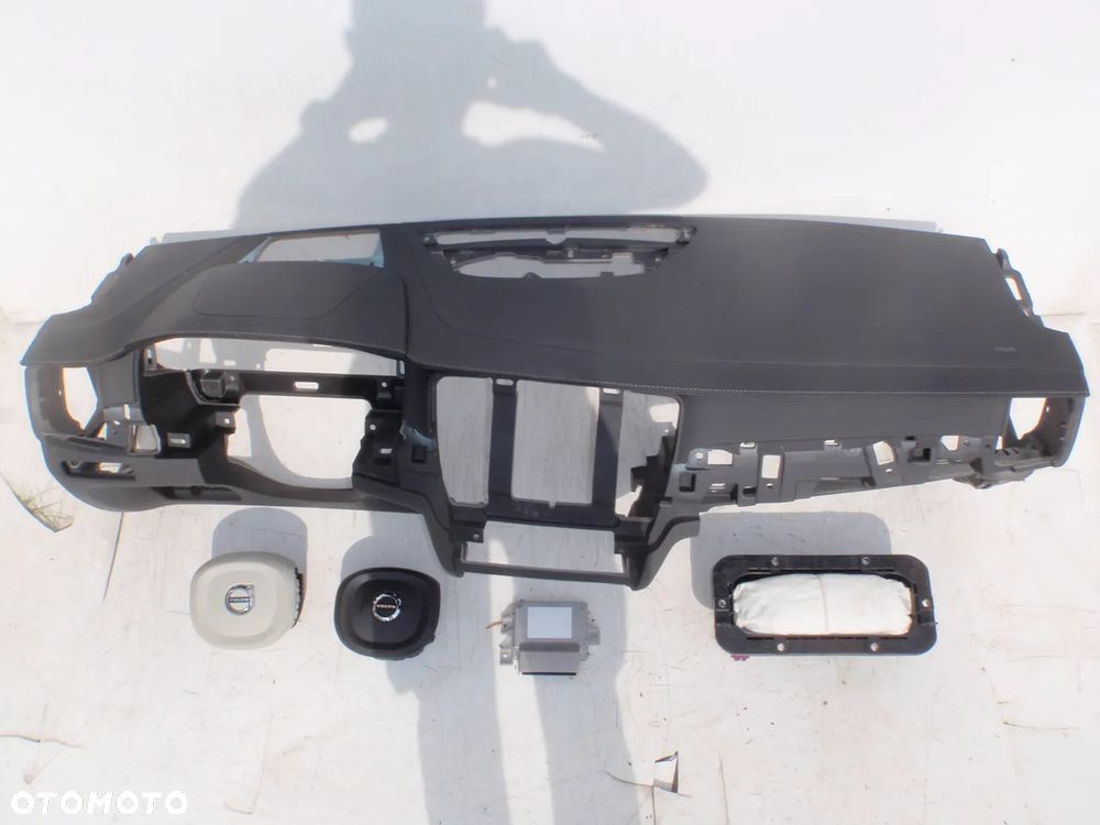 VOLVO V90 S90 DESKA KONSOLA KOKPIT PULPIT PÓŁKA PARAPET SKÓRA PODUSZKI POWIETRZNE KIEROWCY PASAŻERA KOLAN PODUSZKA POWIETRZNA KOLANOWA KURTYNA KURTYNY AIR BAG FOTELA W FOTEL AIRBAG PASY PAS USA  KANADA - 9