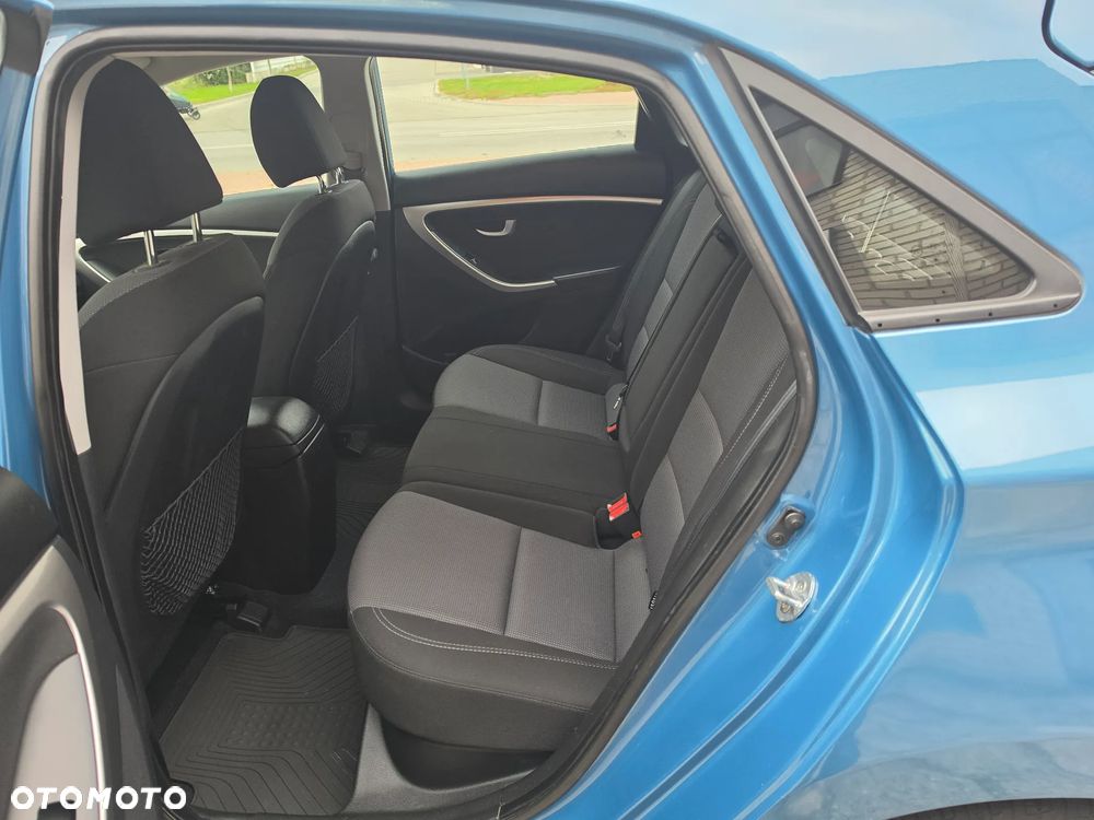Hyundai i30 blue 1.6 CRDi YES Gold - 12