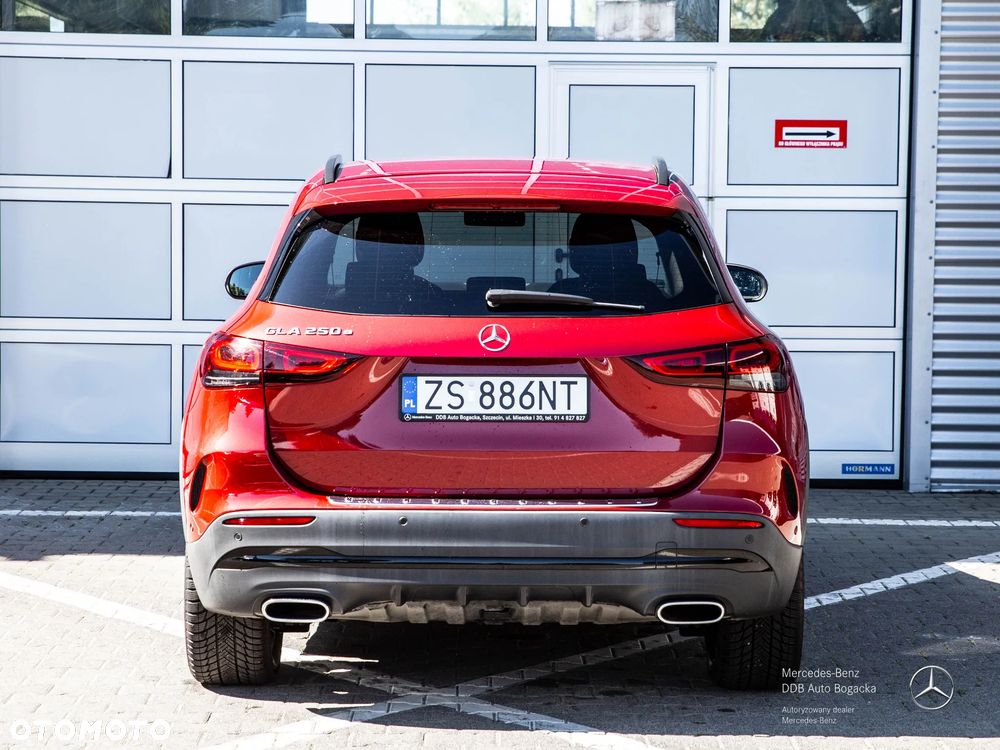 Mercedes-Benz GLA 250e AMG Line - 13