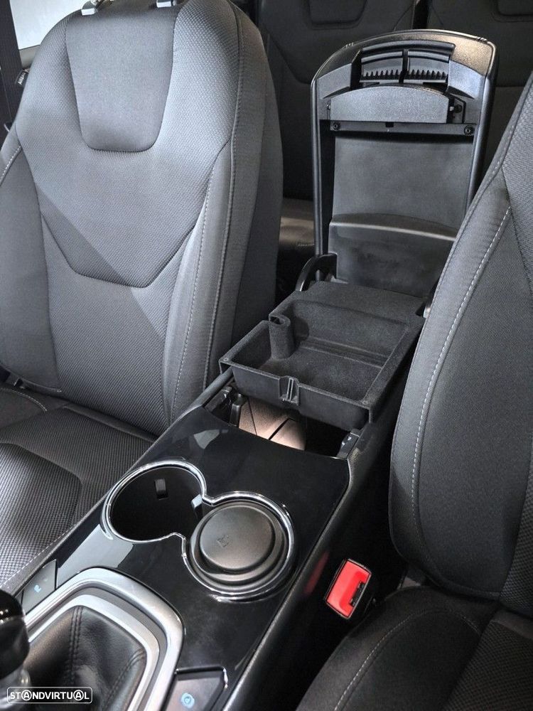 Ford S-Max 2.0 TDCi Titanium - 32