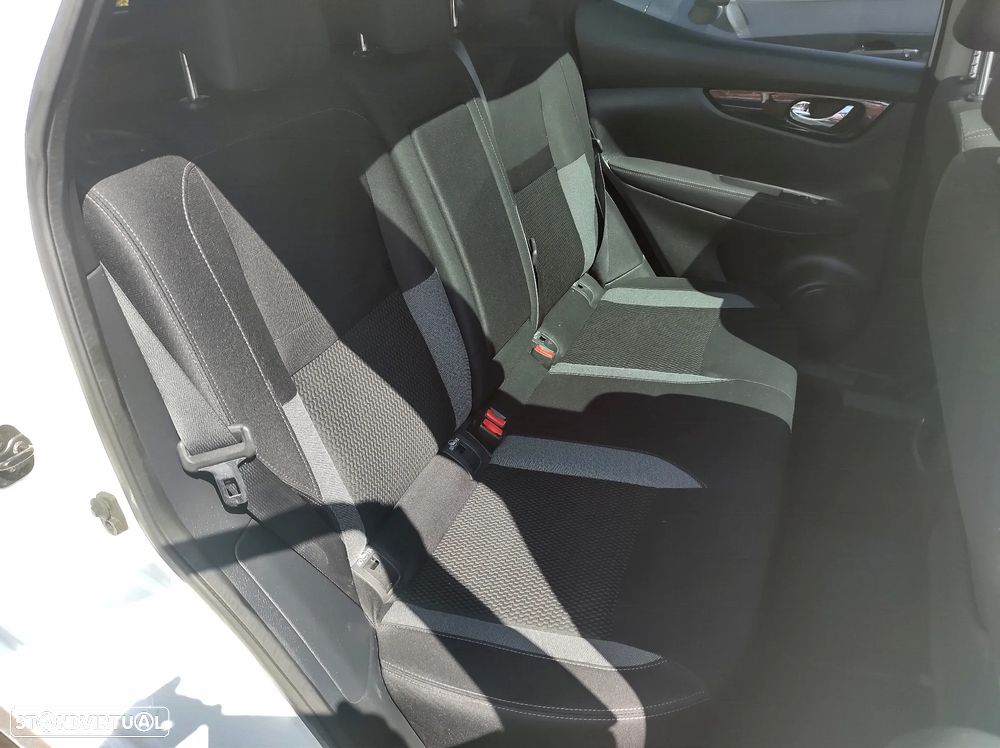 Nissan Qashqai 1.5 dCi N-Connecta Business - 16