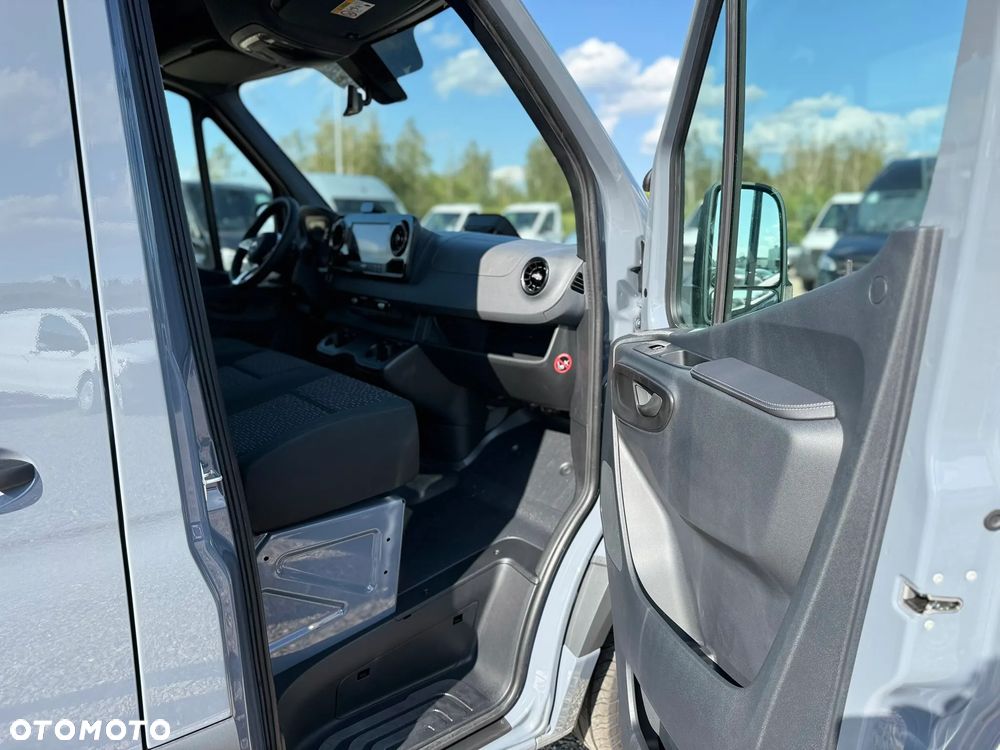 Mercedes-Benz Sprinter - 21