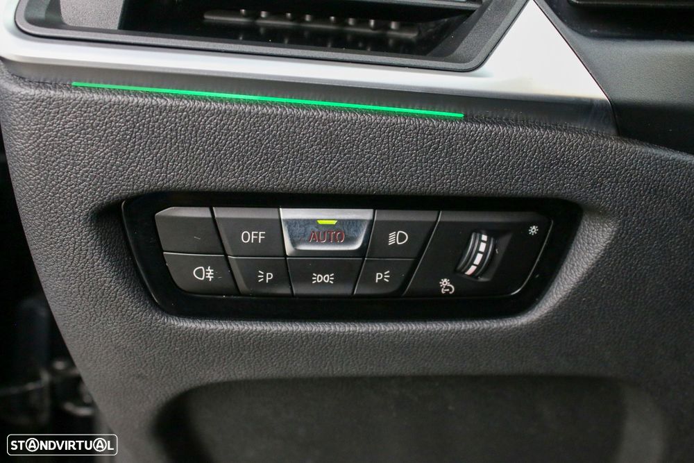BMW 330 e Pack Desportivo M Auto - 32
