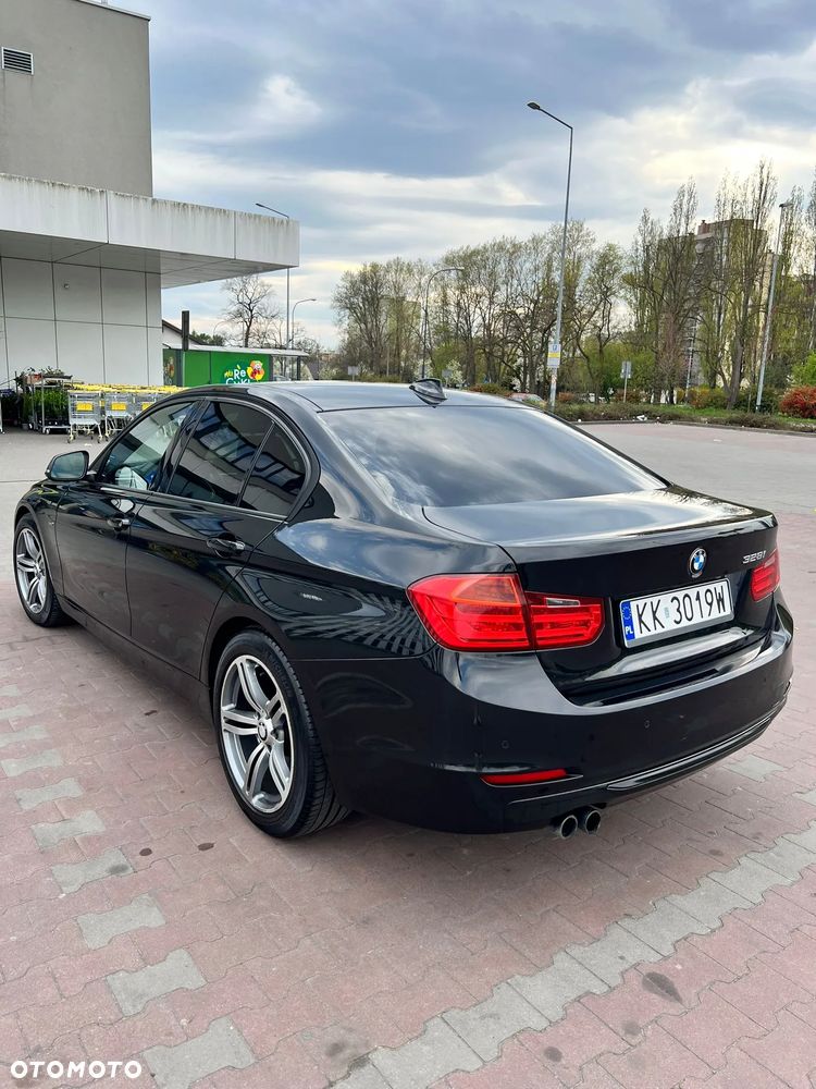 BMW Seria 3 328i Sport Line - 9