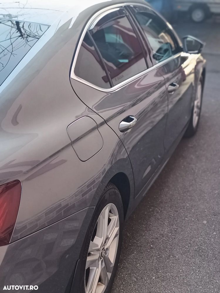 Skoda Octavia 2.0 TDI DSG Style - 5