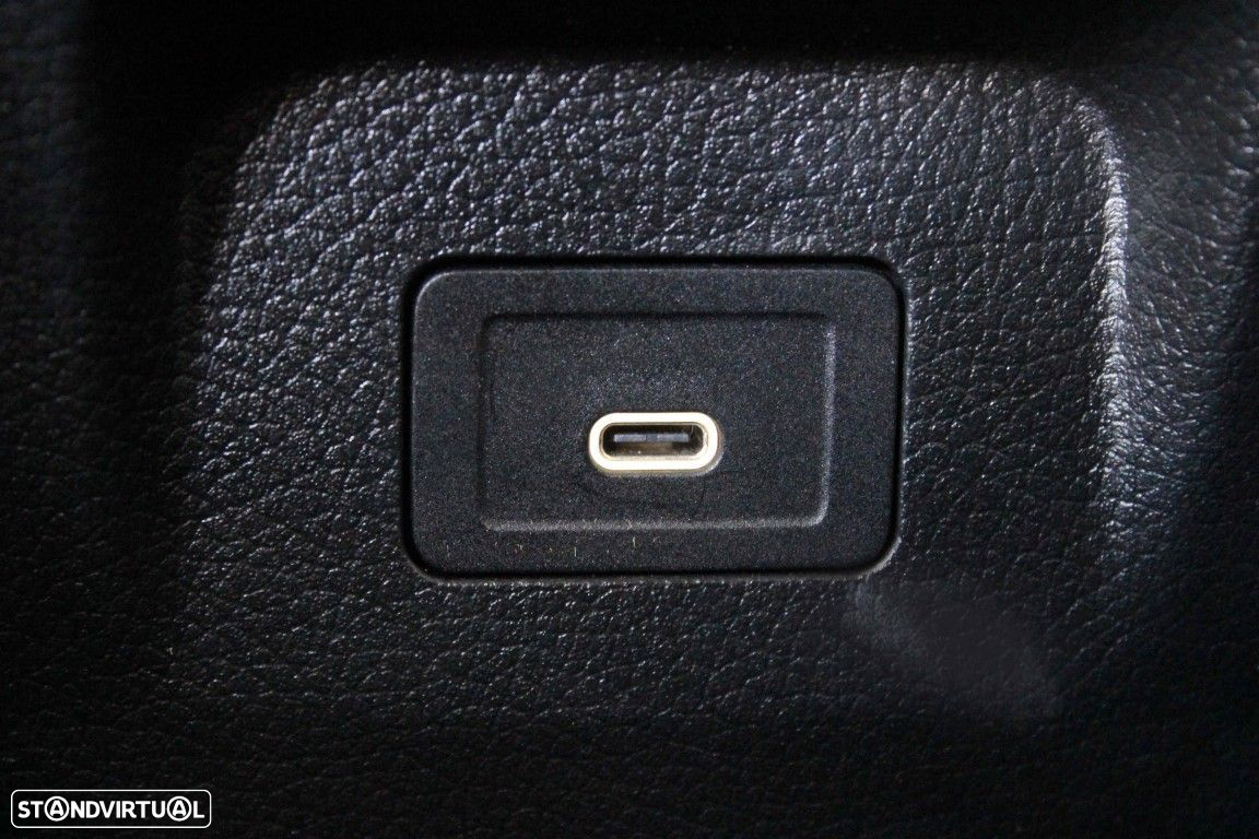 Mercedes-Benz A 250 e AMG Line - 12