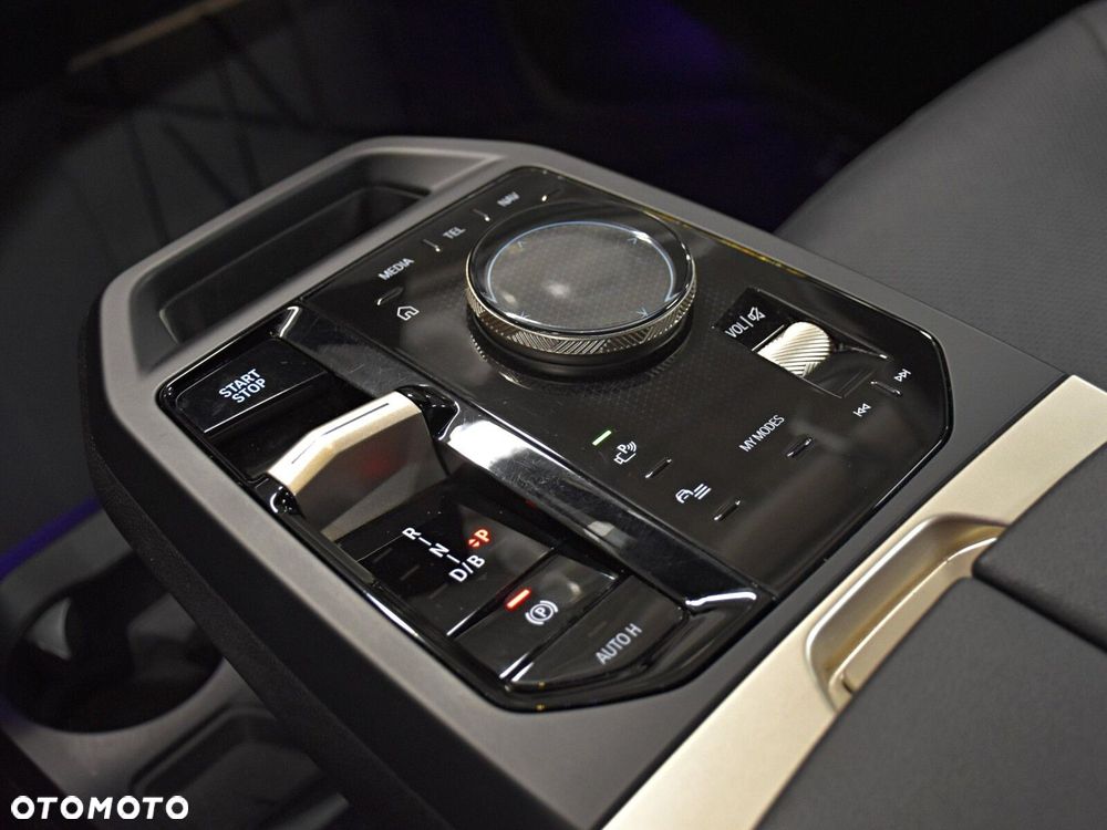 BMW iX xDrive40 76.6kWh Signature - 19