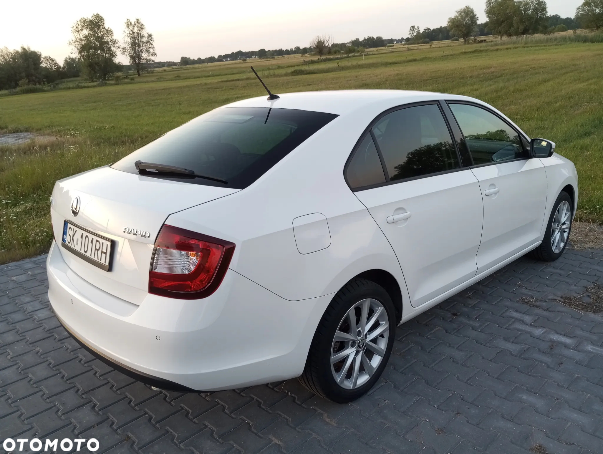 Skoda RAPID 1.0 TSI Style - 33