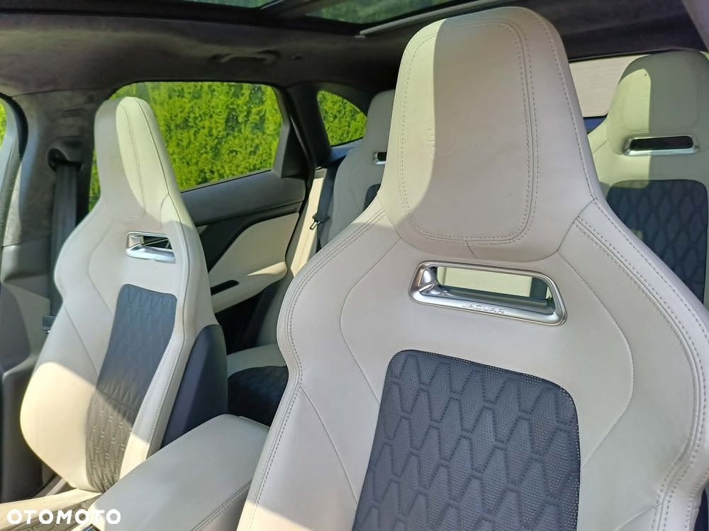 Jaguar F-Pace P550 AWD SVR - 14