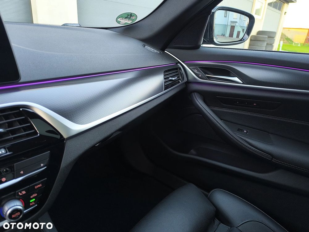 BMW Seria 5 530d xDrive M Sport Edition - 32